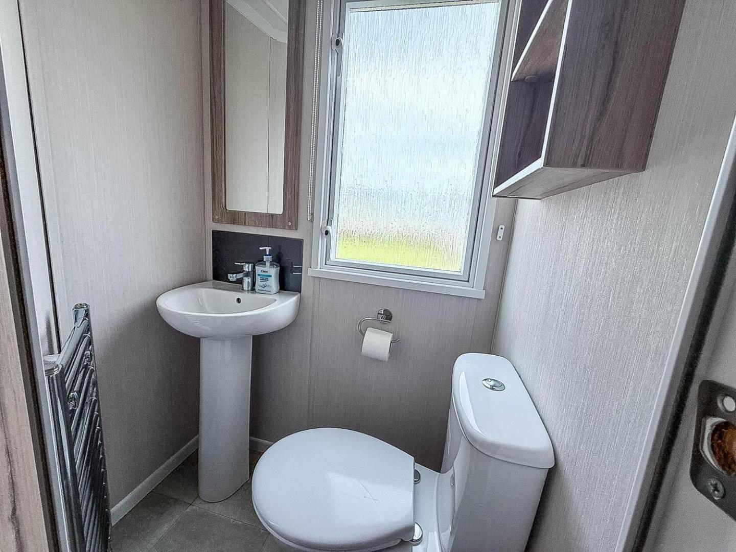 6 Berth Caravan With Decking At Sunnydale Holiday Park Ref 35243Kg Louth  Eksteriør billede